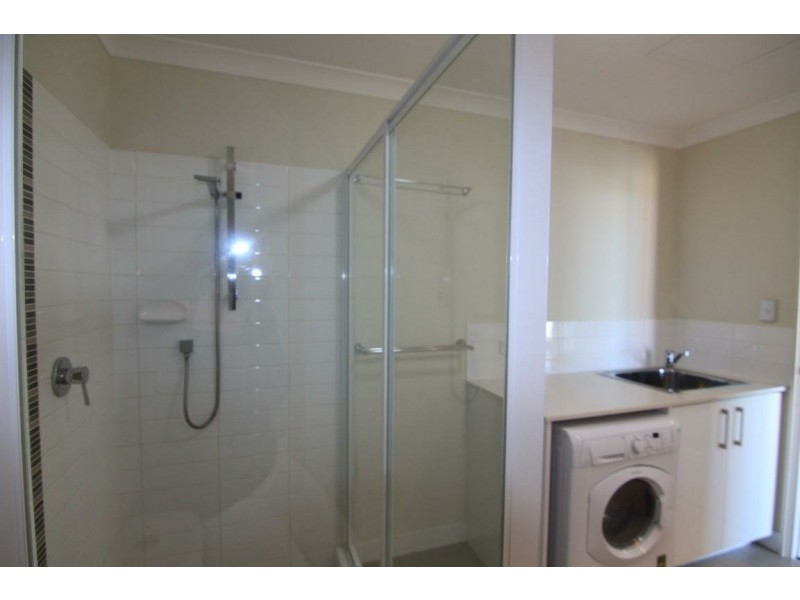 401/25 Malata Crescent, Success WA 6164