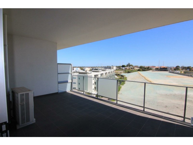 401/25 Malata Crescent, Success WA 6164