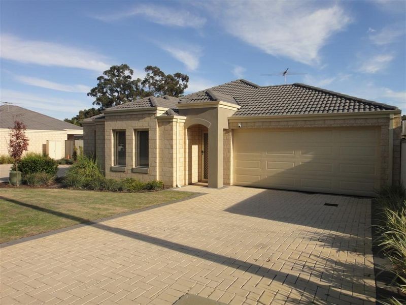 2/36 Fifth Road, Armadale WA 6112