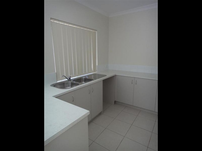 2/36 Fifth Road, Armadale WA 6112