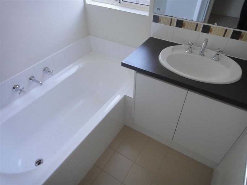 2/36 Fifth Road, Armadale WA 6112