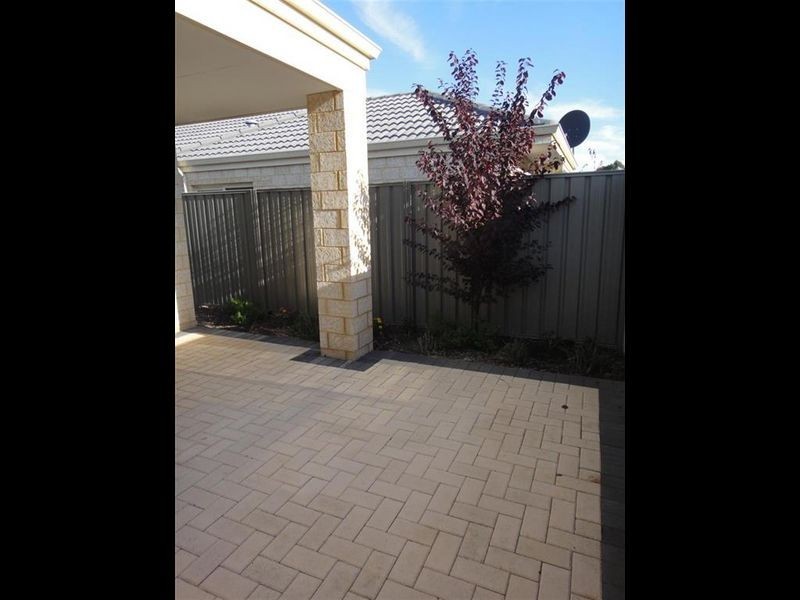 2/36 Fifth Road, Armadale WA 6112