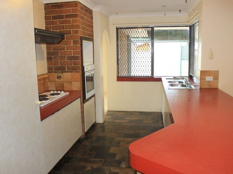 7 Cowan Place, Safety Bay WA 6169