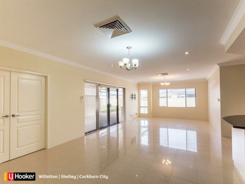 17 Halcyon Way, Atwell WA 6164