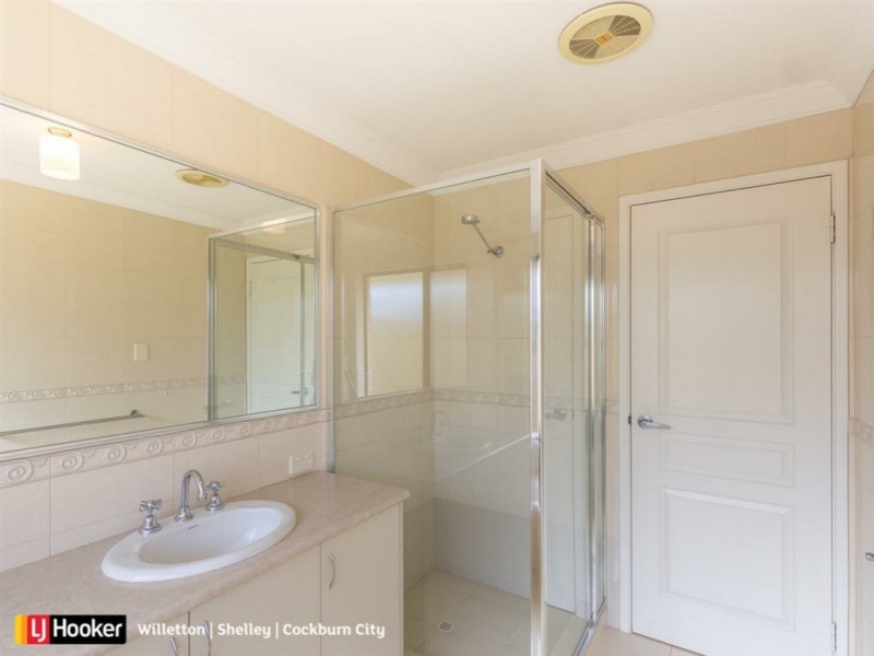 17 Halcyon Way, Atwell WA 6164