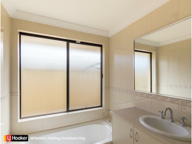17 Halcyon Way, Atwell WA 6164