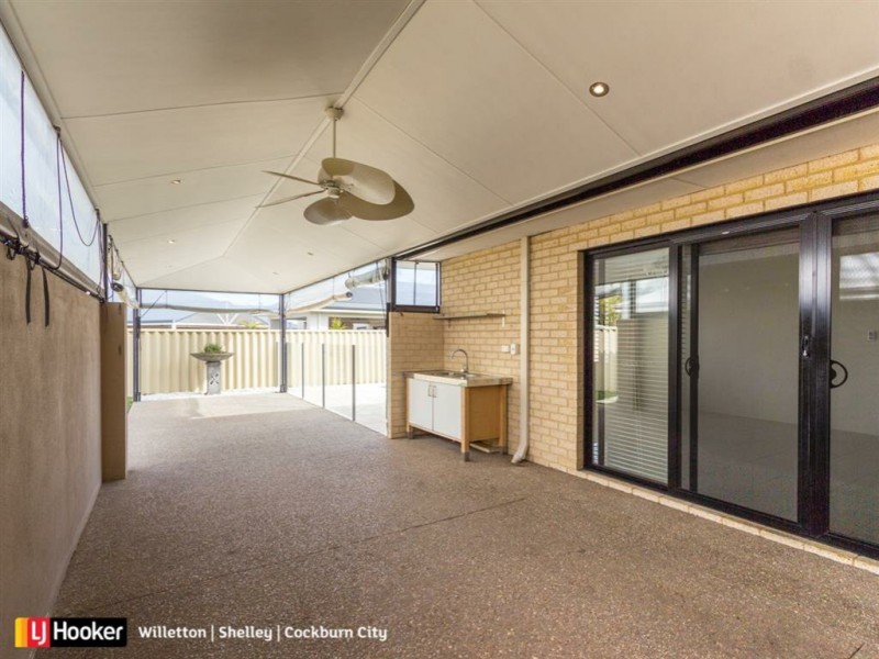 17 Halcyon Way, Atwell WA 6164