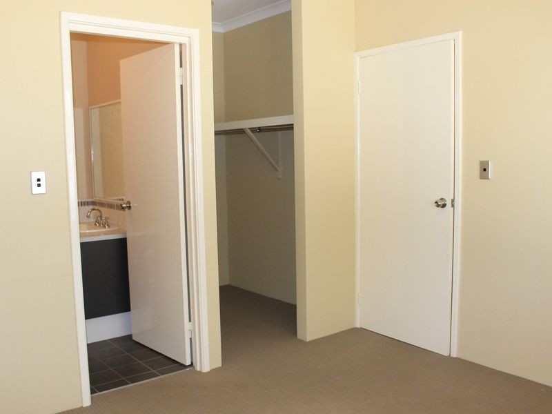 18 Edward Street, Queens Park WA 6107