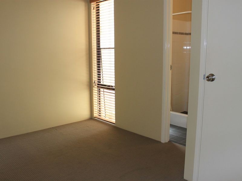 18 Edward Street, Queens Park WA 6107