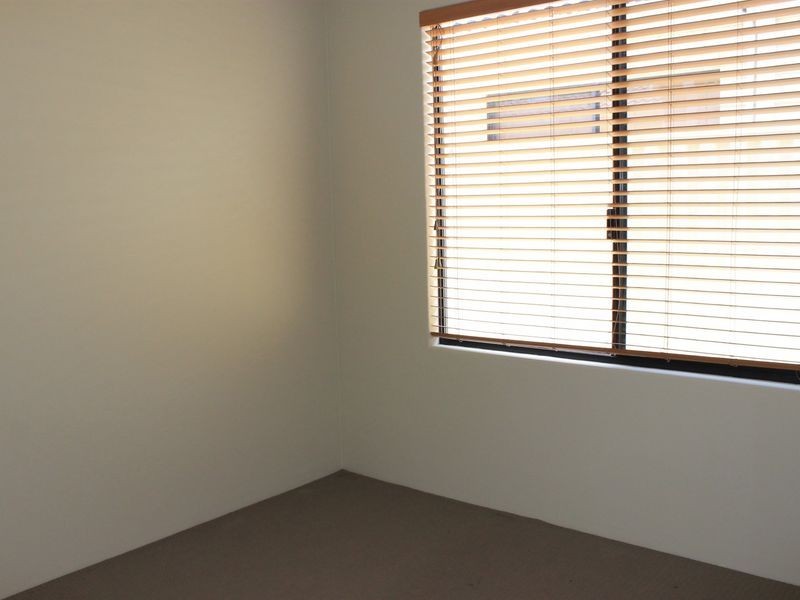 18 Edward Street, Queens Park WA 6107