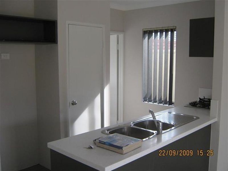 6b Messenger Street, Kelmscott WA 6111