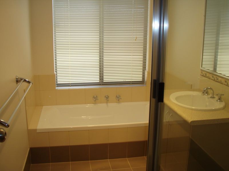 16 Marginata Parkway, Canning Vale WA 6155