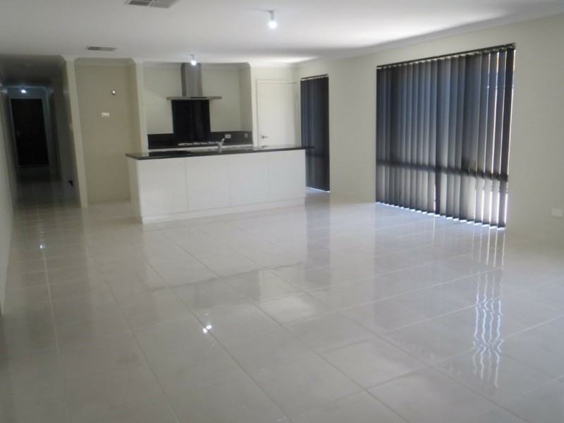 5 Varazze Way, Piara Waters WA 6112