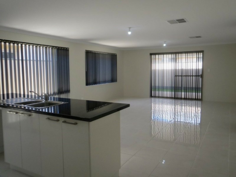 5 Varazze Way, Piara Waters WA 6112