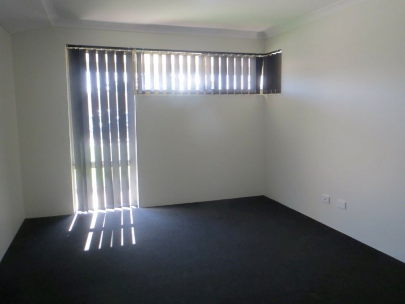 5 Varazze Way, Piara Waters WA 6112