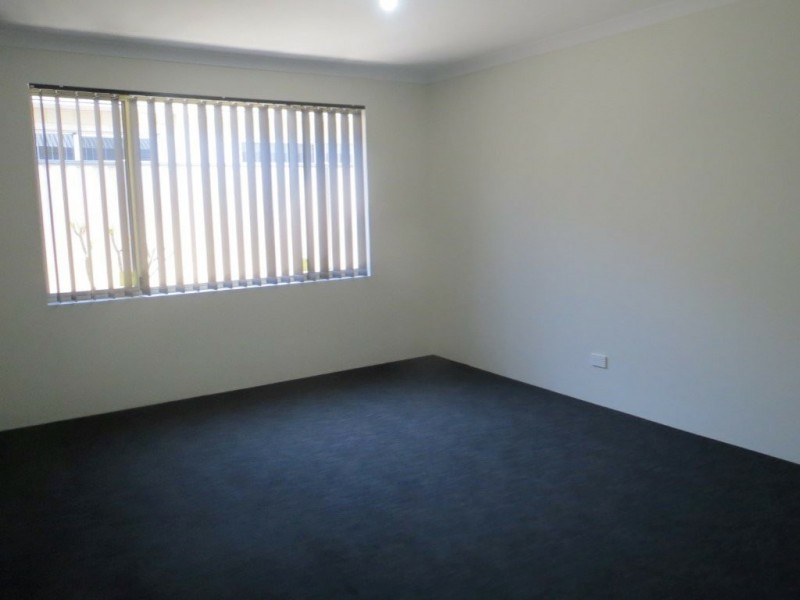 5 Varazze Way, Piara Waters WA 6112