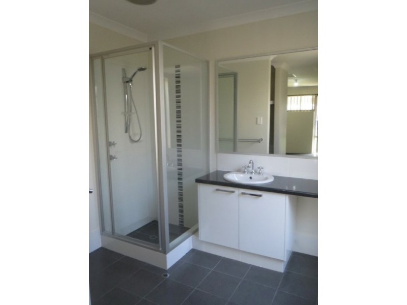 5 Varazze Way, Piara Waters WA 6112