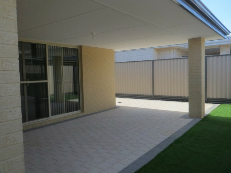 5 Varazze Way, Piara Waters WA 6112