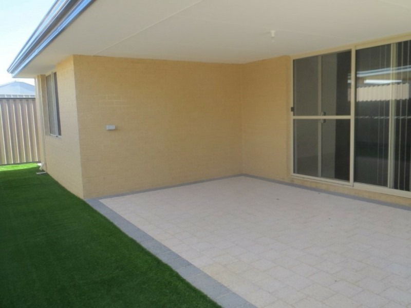 5 Varazze Way, Piara Waters WA 6112