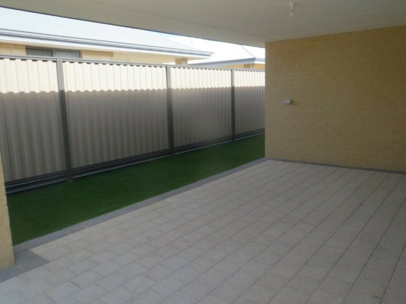 5 Varazze Way, Piara Waters WA 6112