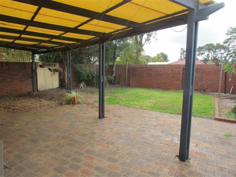 10 Regal Drive, Thornlie WA 6108