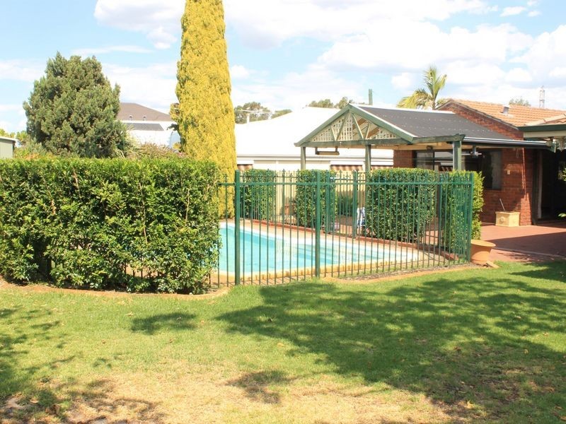 10 Abrolhos Close, Shelley WA 6148