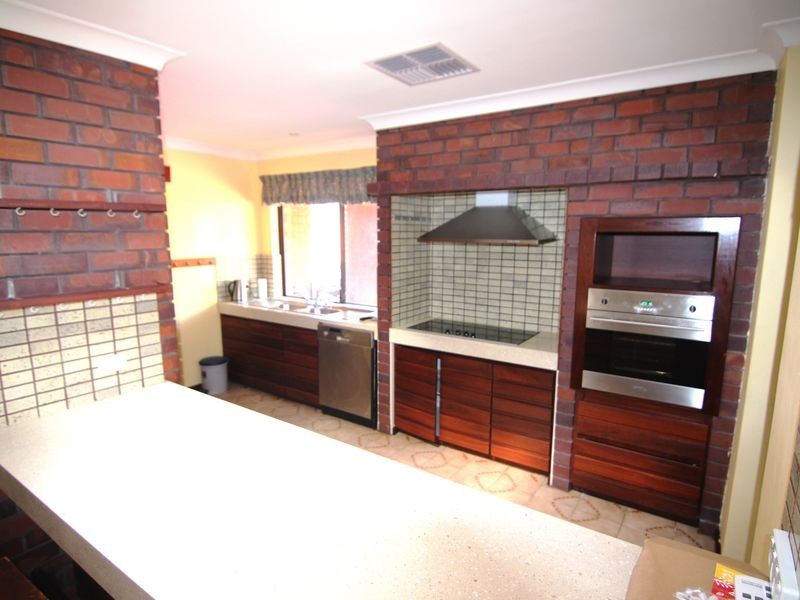 8 Braceby Close, Willetton WA 6155