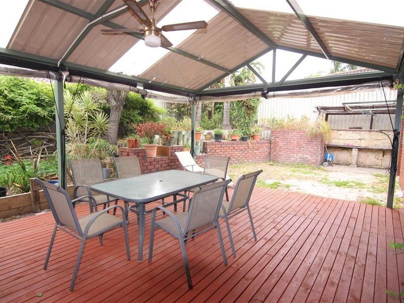 8 Braceby Close, Willetton WA 6155
