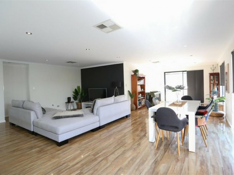 4 Belmore Bend, Aubin Grove WA 6164