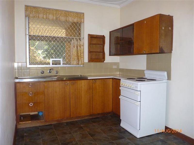 7 Seventh Road, Armadale WA 6112