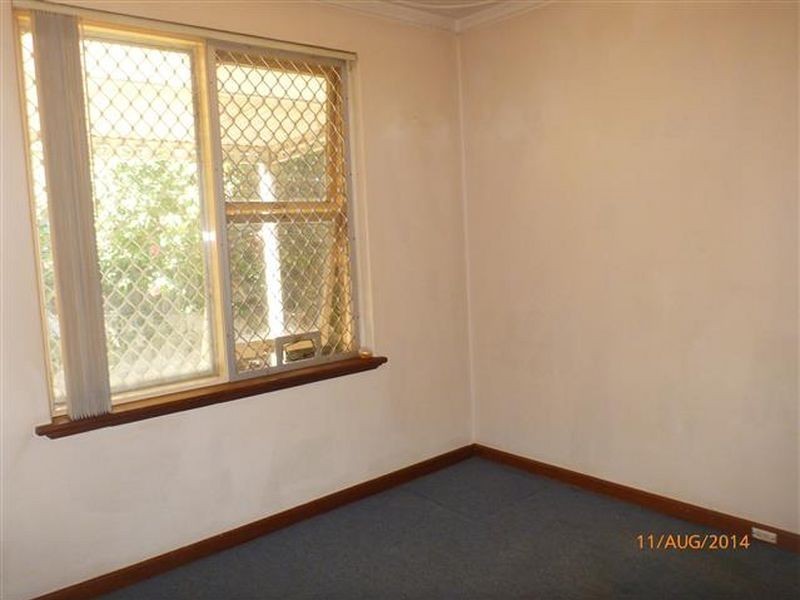 7 Seventh Road, Armadale WA 6112