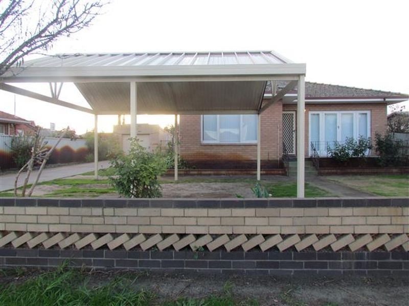 24 Wellington Street, Queens Park WA 6107