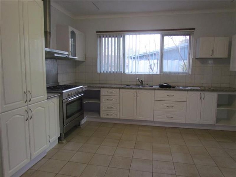 24 Wellington Street, Queens Park WA 6107