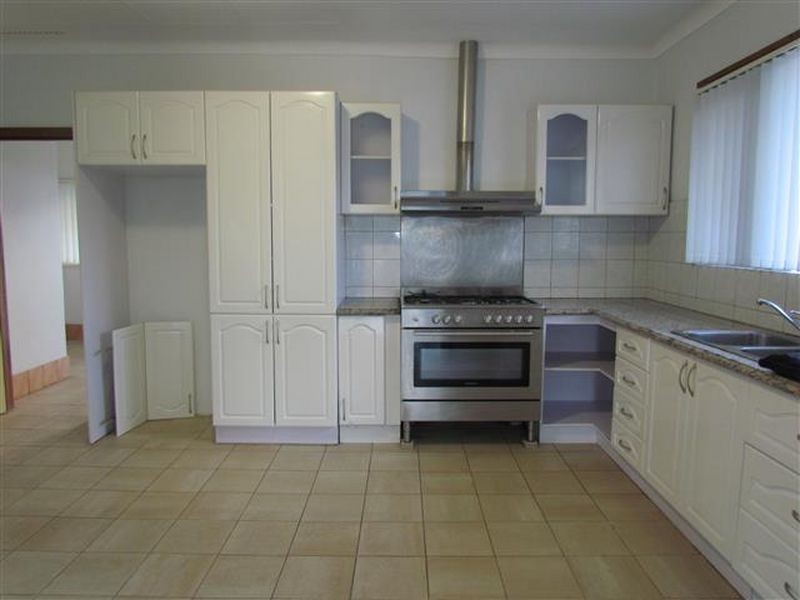 24 Wellington Street, Queens Park WA 6107