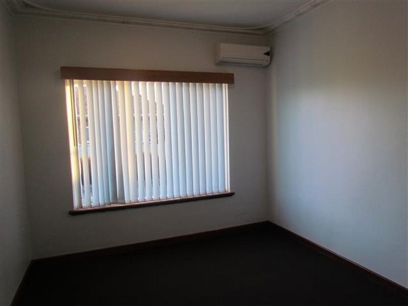 24 Wellington Street, Queens Park WA 6107