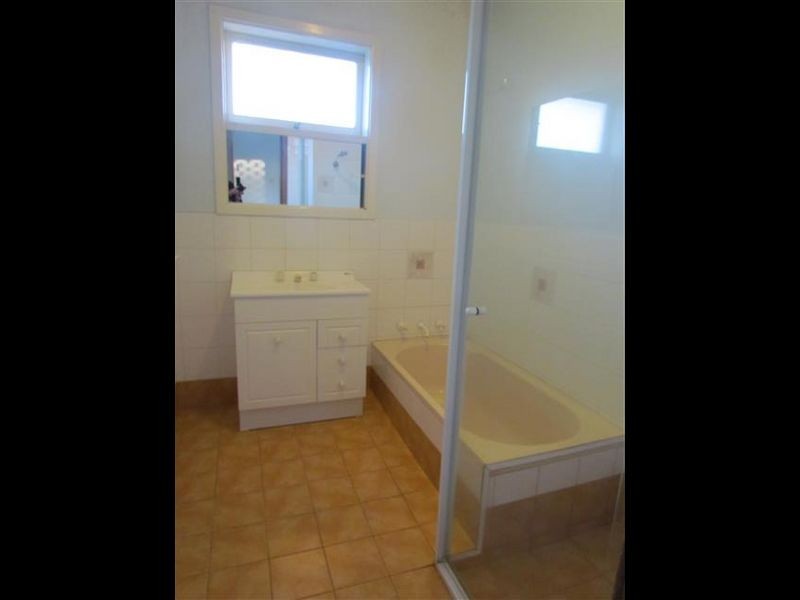 24 Wellington Street, Queens Park WA 6107