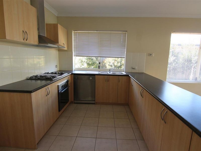 6 Weybridge Drive, Wellard WA 6170