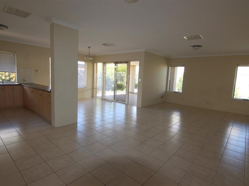 6 Weybridge Drive, Wellard WA 6170