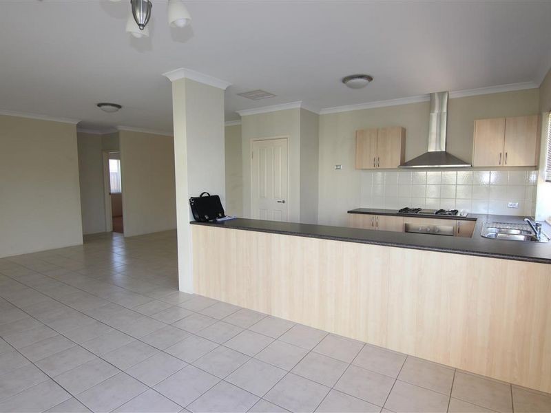 6 Weybridge Drive, Wellard WA 6170