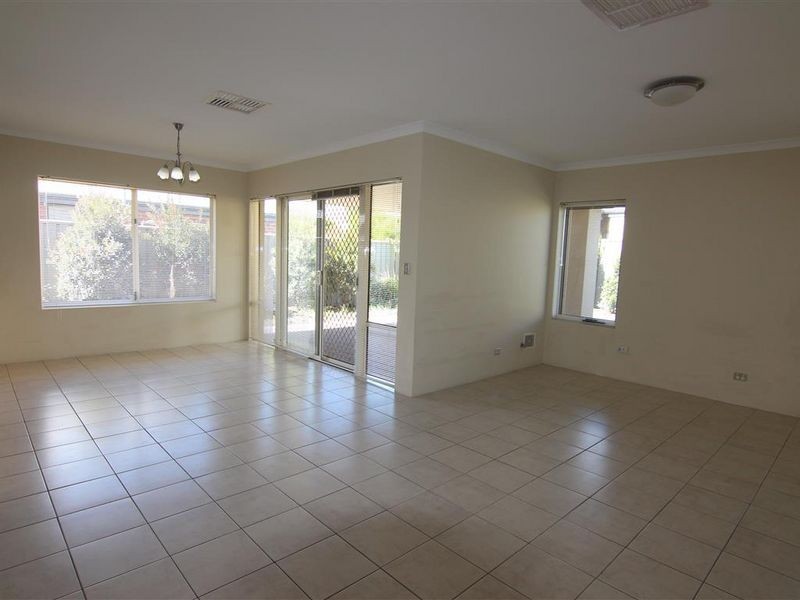 6 Weybridge Drive, Wellard WA 6170
