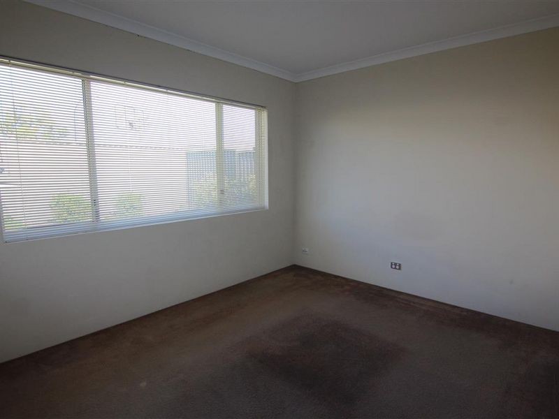 6 Weybridge Drive, Wellard WA 6170