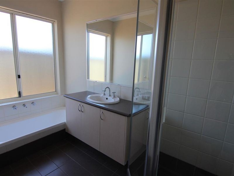 6 Weybridge Drive, Wellard WA 6170