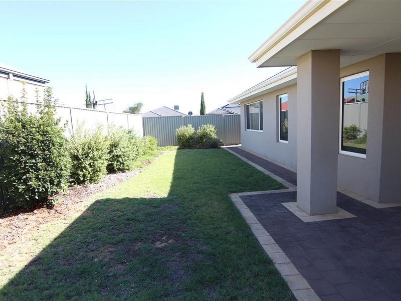 6 Weybridge Drive, Wellard WA 6170