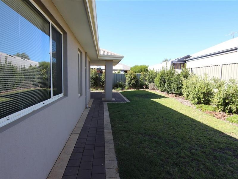6 Weybridge Drive, Wellard WA 6170