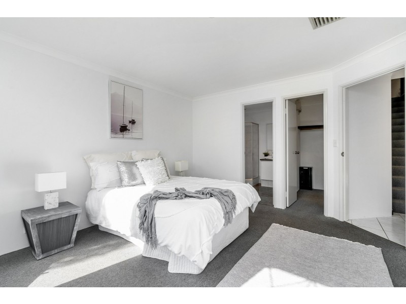 8 Shoalhaven Rise, Success WA 6164