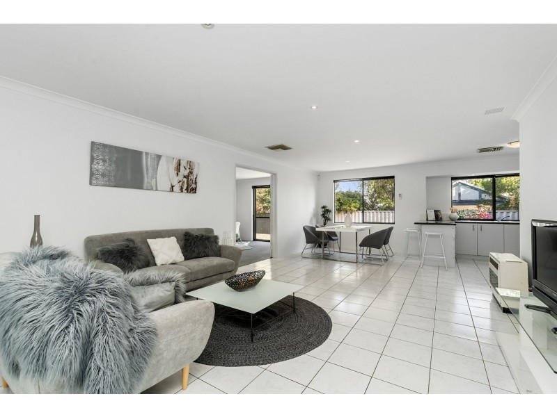 8 Shoalhaven Rise, Success WA 6164