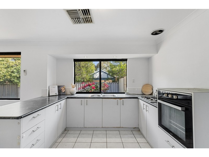 8 Shoalhaven Rise, Success WA 6164