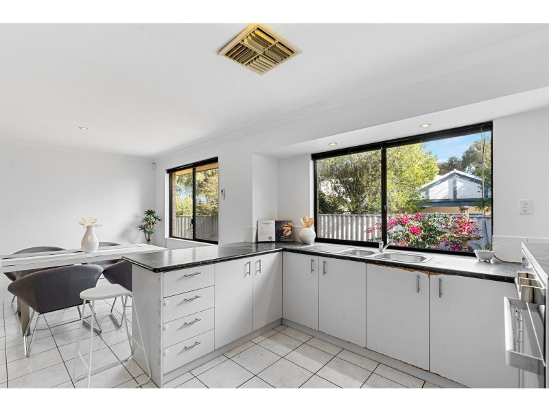 8 Shoalhaven Rise, Success WA 6164