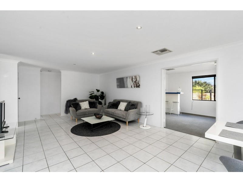 8 Shoalhaven Rise, Success WA 6164