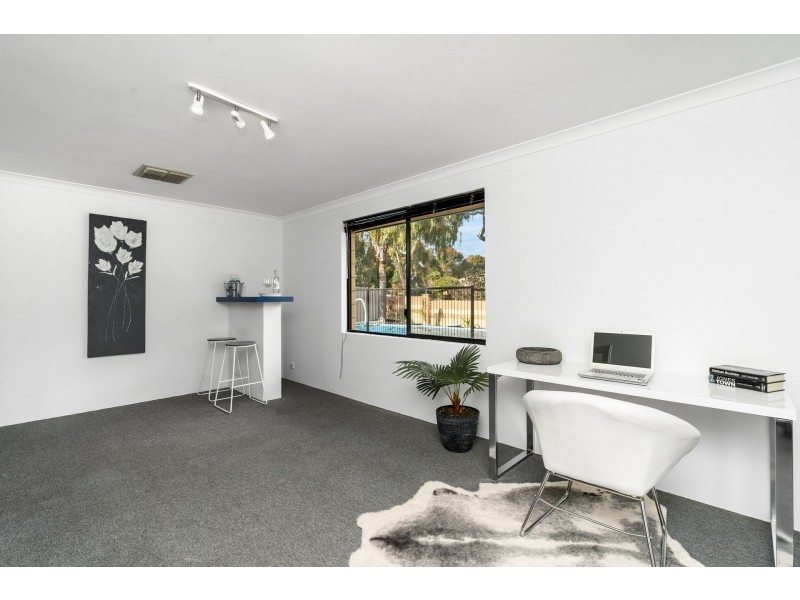 8 Shoalhaven Rise, Success WA 6164